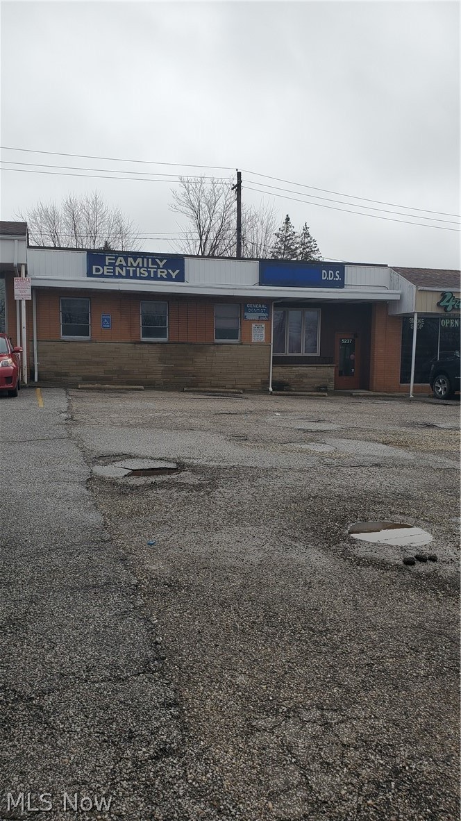 5237 Warrensville Center Road Maple Heights OH 44137