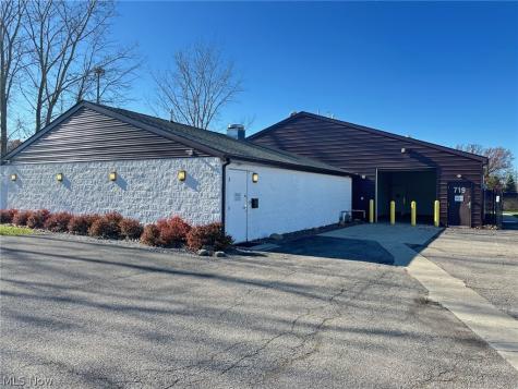 719 Sugar Lane Elyria OH 44035