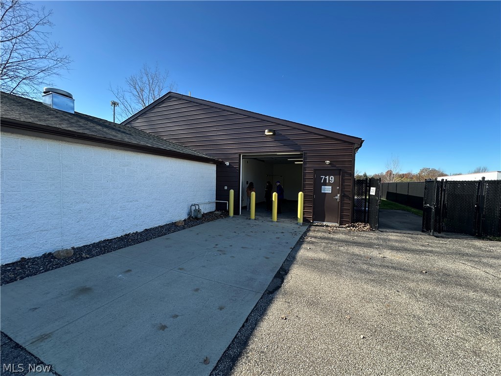 719 Sugar Lane Elyria OH 44035