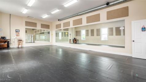 927 Wheeling Avenue Cambridge OH 43725