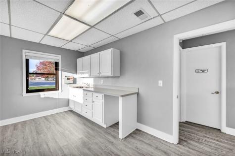 12563 Pearl Road Strongsville OH 44136