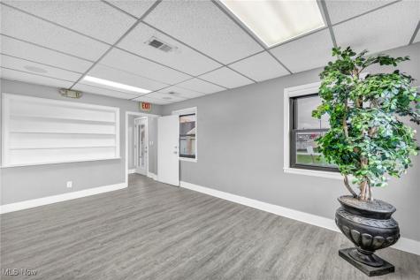 12563 Pearl Road Strongsville OH 44136