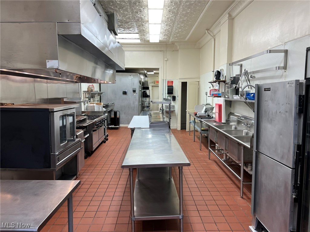 13611 16500 Detroit Avenue Avenue Lakewood OH 44107