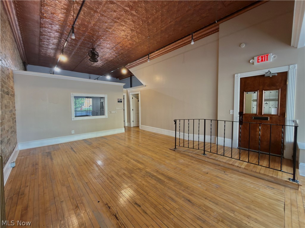 153 S Main Street Columbiana OH 44408