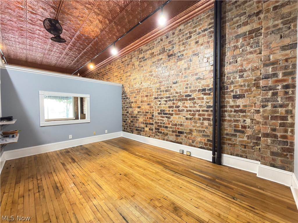 153 S Main Street Columbiana OH 44408