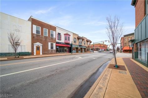 22 E Main Street Geneva OH 44041