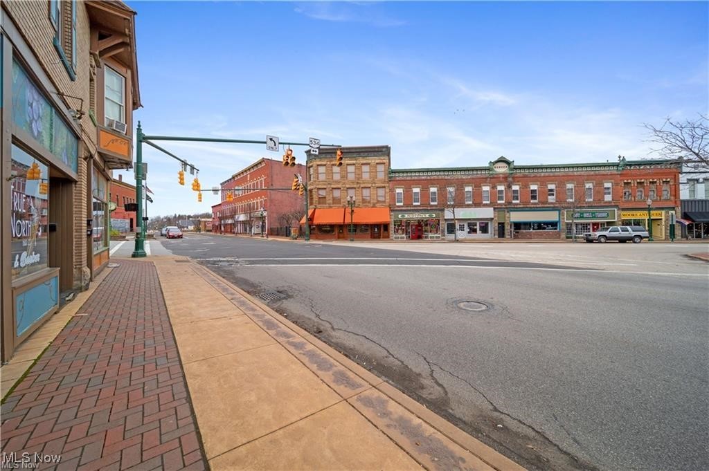 22 E Main Street Geneva OH 44041