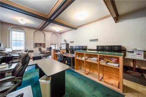 22 E Main Street Geneva OH 44041