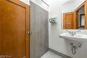 2082 W 65th Cleveland OH 44102