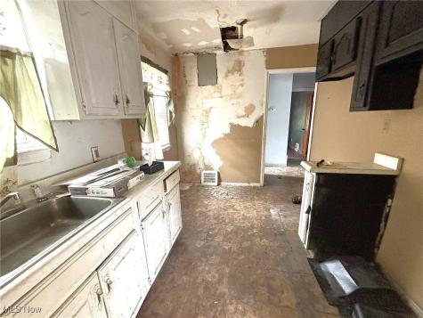 16015 S Lotus Street Cleveland OH 44128