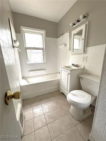 16015 S Lotus Street Cleveland OH 44128