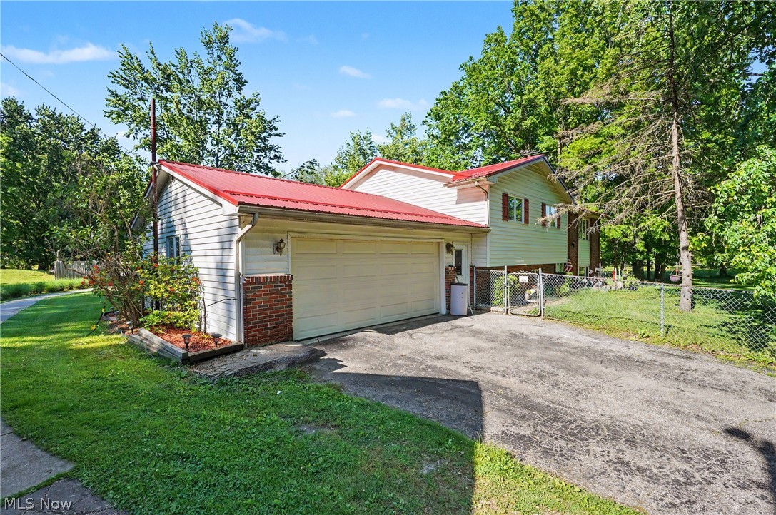 4250 Herr Fieldhouse Road Southington OH 44470