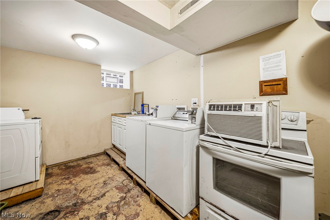 1978 E 126th Cleveland OH 44106