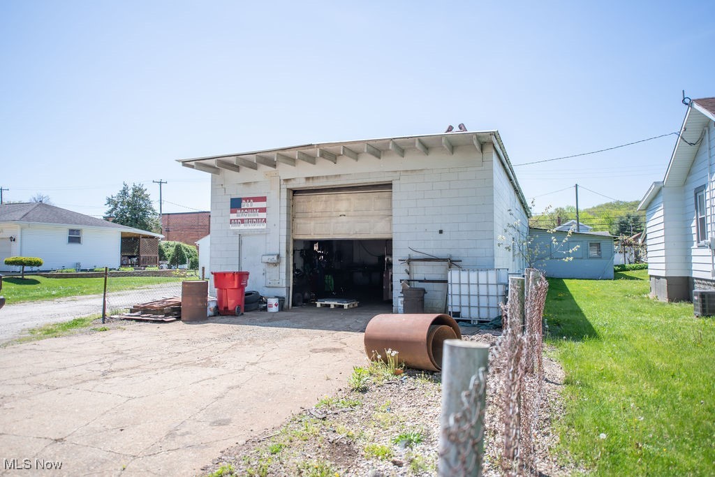 1128 N Main Street Uhrichsville OH 44683