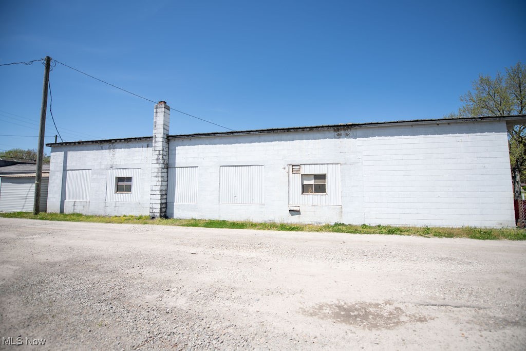 1128 N Main Street Uhrichsville OH 44683