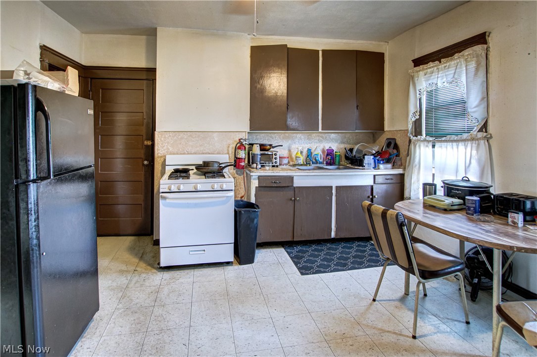 6602 Harvard Avenue Cleveland OH 44105
