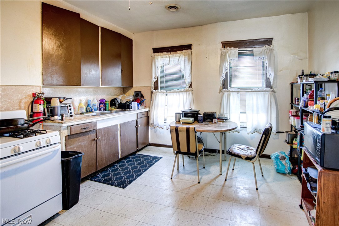 6602 Harvard Avenue Cleveland OH 44105