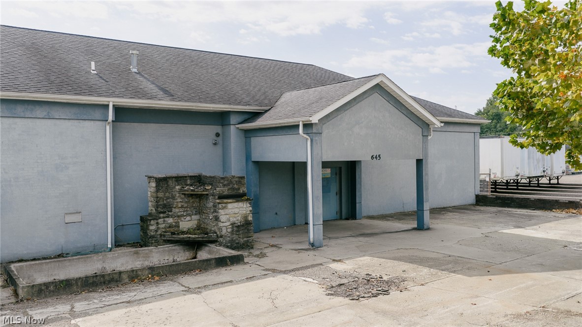 645 Summit Street Warren OH 44446