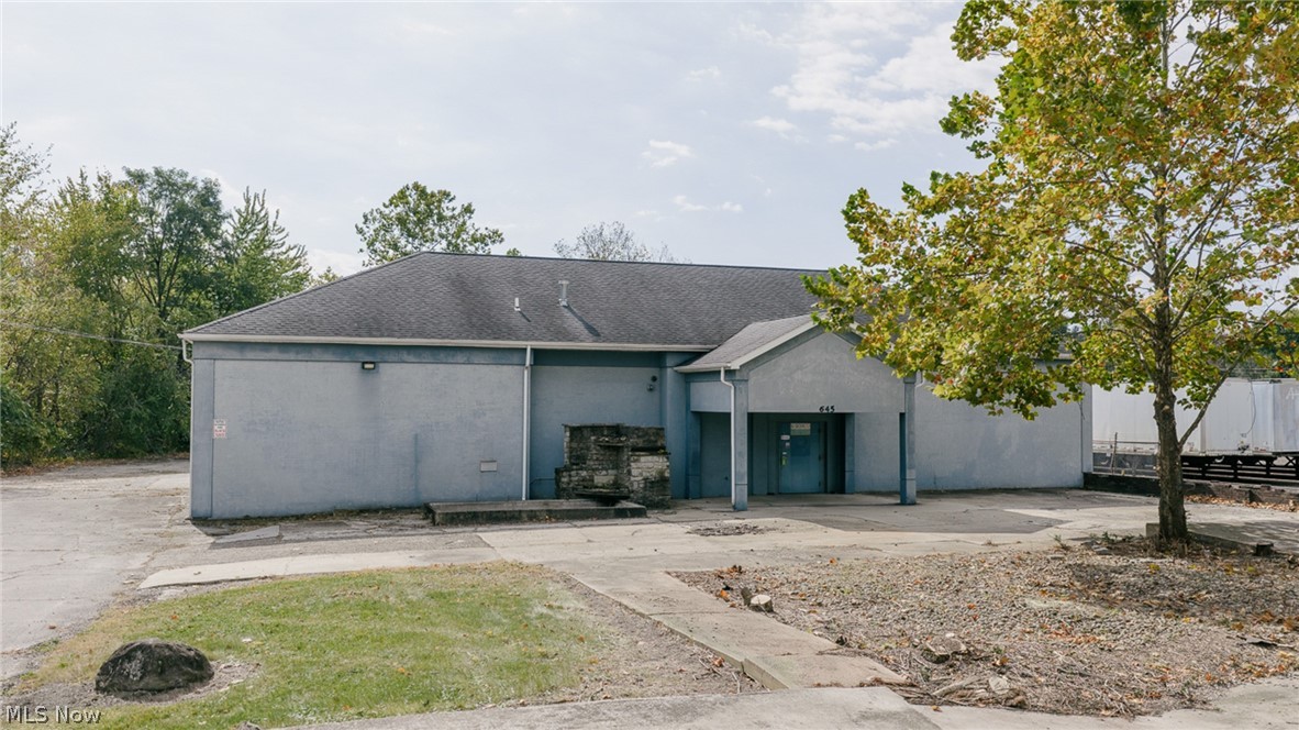645 Summit Street Warren OH 44446