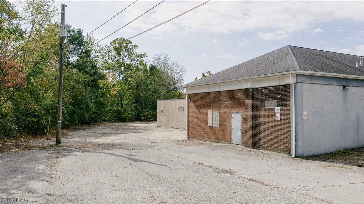 645 Summit Street Warren OH 44446