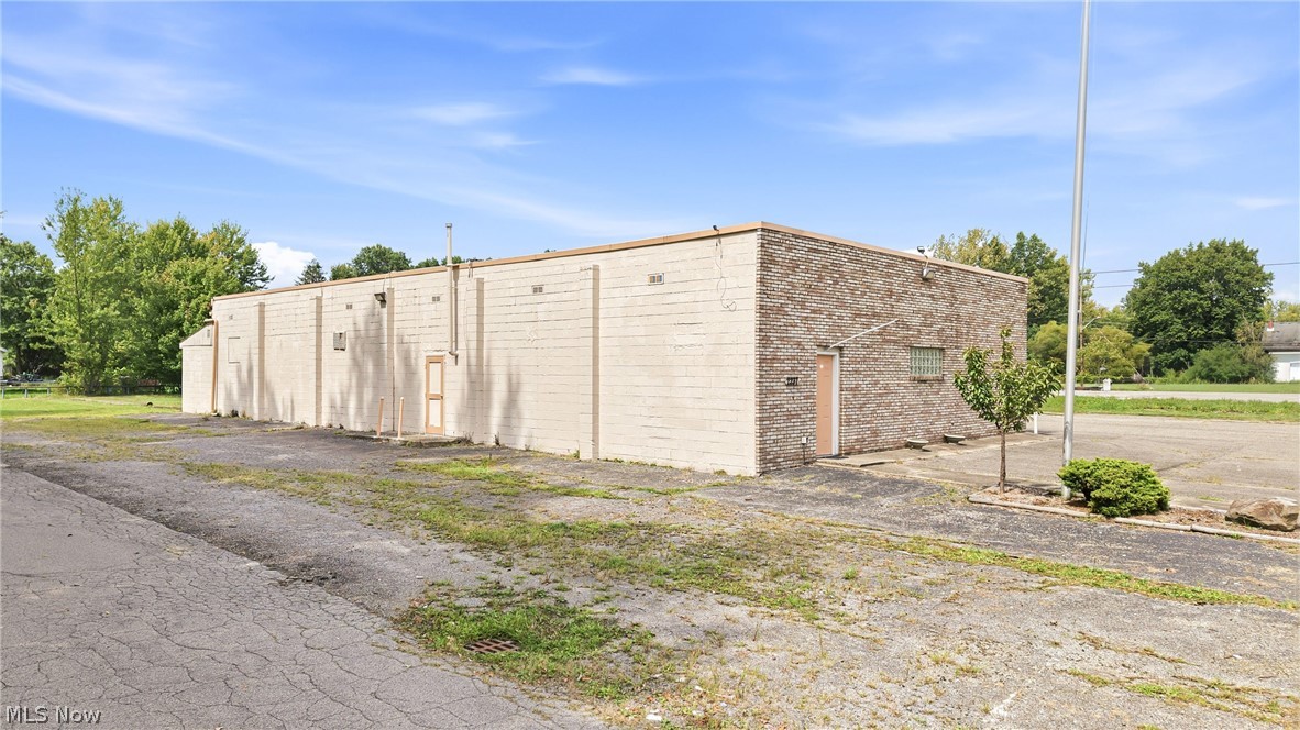 2237 N Park Avenue Warren OH 44483