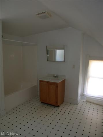 1177 E 60 Street Cleveland OH 44103