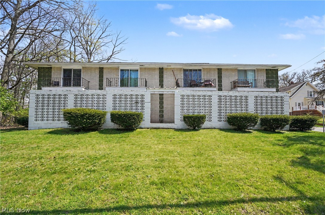 1376 Forest Glen Drive Cuyahoga Falls OH 44221