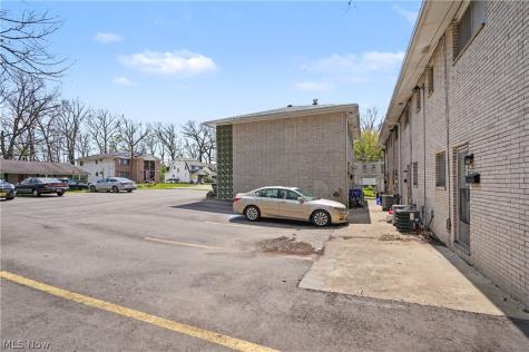 1376 Forest Glen Drive Cuyahoga Falls OH 44221