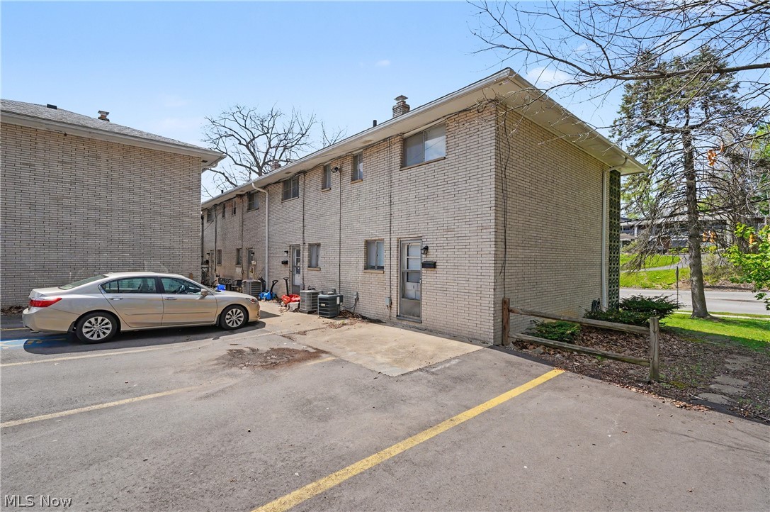 1376 Forest Glen Drive Cuyahoga Falls OH 44221