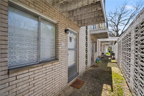 1376 Forest Glen Drive Cuyahoga Falls OH 44221