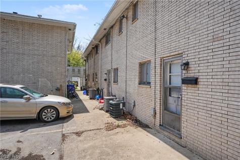 1376 Forest Glen Drive Cuyahoga Falls OH 44221