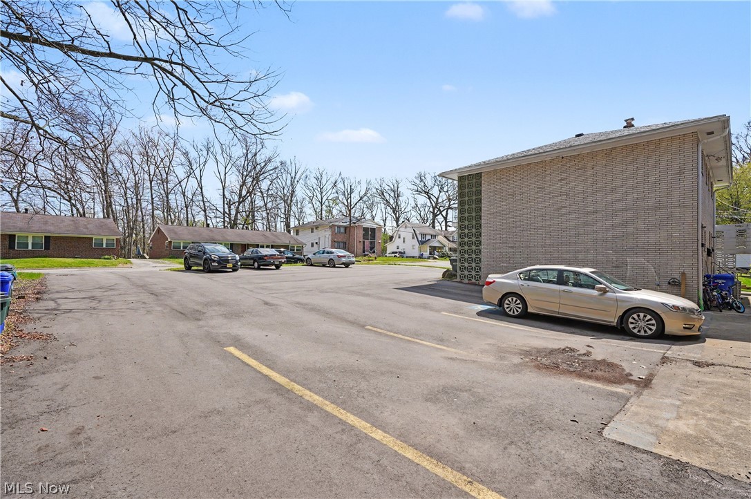 1376 Forest Glen Drive Cuyahoga Falls OH 44221