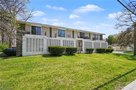 1376 Forest Glen Drive Cuyahoga Falls OH 44221