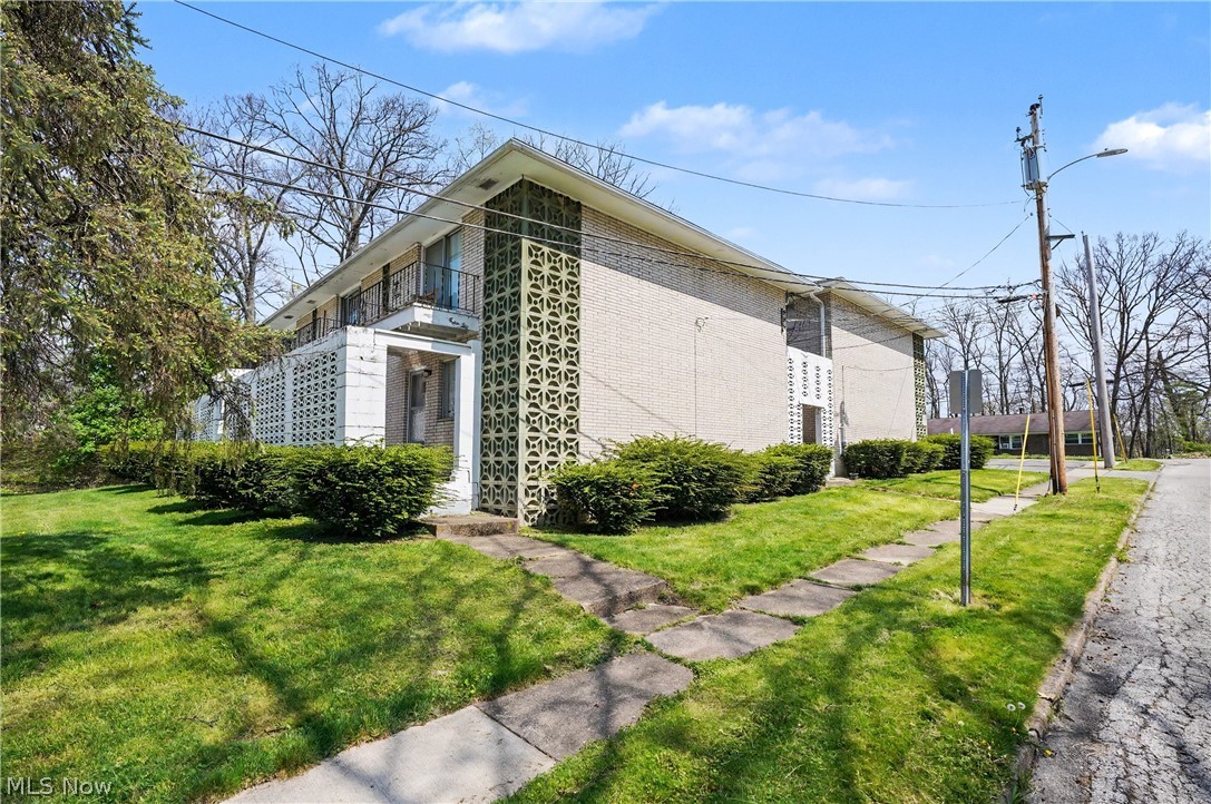 1376 Forest Glen Drive Cuyahoga Falls OH 44221