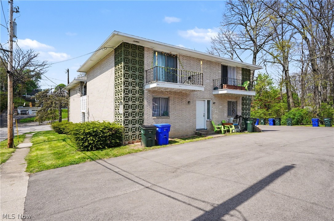 1376 Forest Glen Drive Cuyahoga Falls OH 44221