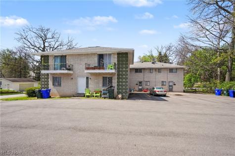 1376 Forest Glen Drive Cuyahoga Falls OH 44221