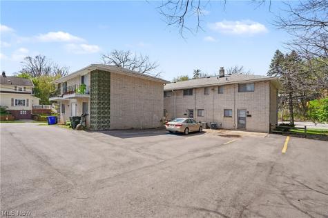 1376 Forest Glen Drive Cuyahoga Falls OH 44221