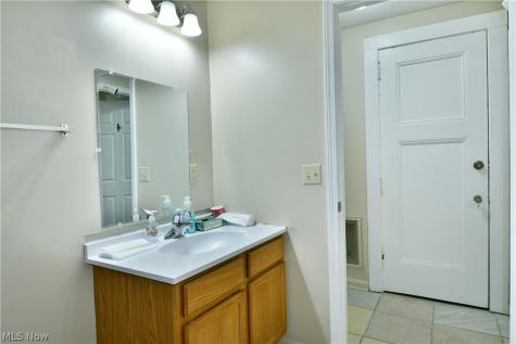 21 Indiana Avenue Youngstown OH 44505