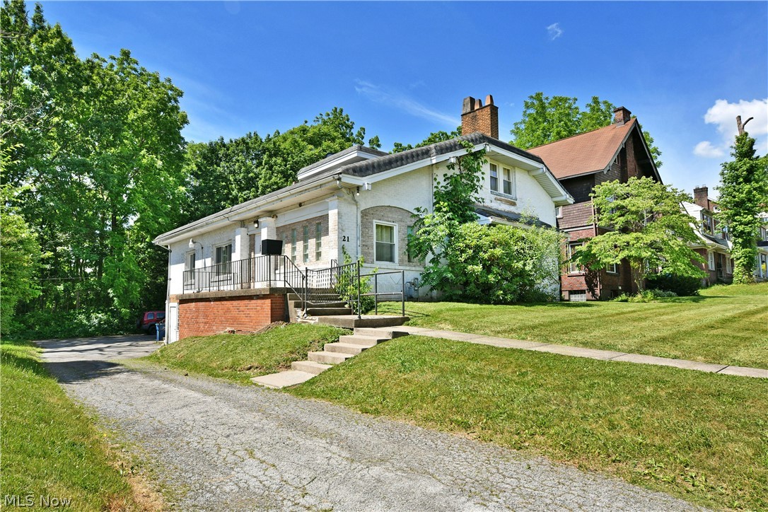 21 Indiana Avenue Youngstown OH 44505