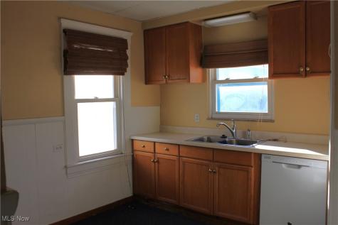 988 E 185th Street Cleveland OH 44119