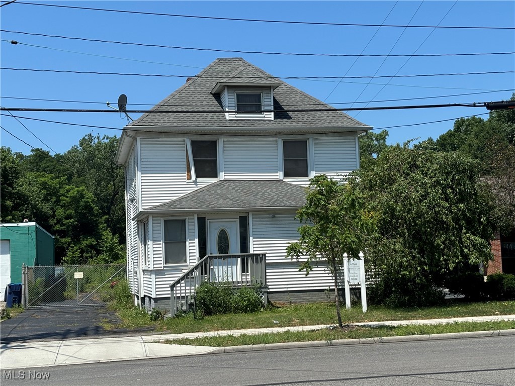 988 E 185th Street Cleveland OH 44119