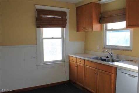 988 E 185th Street Cleveland OH 44119