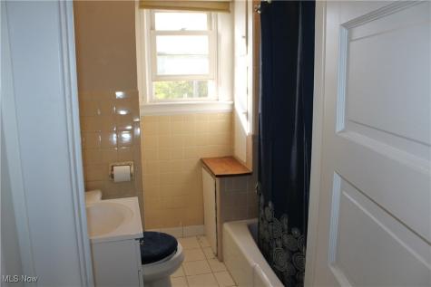 988 E 185th Street Cleveland OH 44119