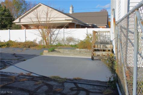 988 E 185th Street Cleveland OH 44119