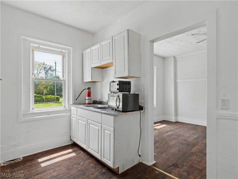 975 Parkwood Drive Cleveland OH 44108