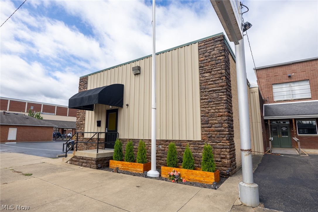 133 S 6th Street Coshocton OH 43812