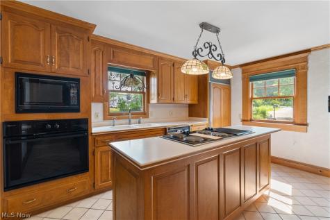 13113 Cleveland Avenue NW Uniontown OH 44685
