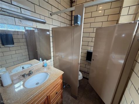 5388 Ridge Road Parma OH 44129