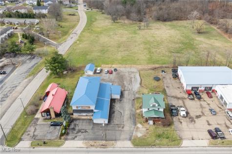 559 Canton Road NW Carrollton OH 44615