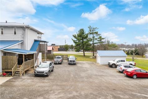 559 Canton Road NW Carrollton OH 44615